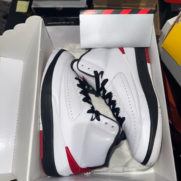 Jordan 2 OG Chicago Size 8 Men’s White and Black High-Top Sneakers - Picture 2 of 8